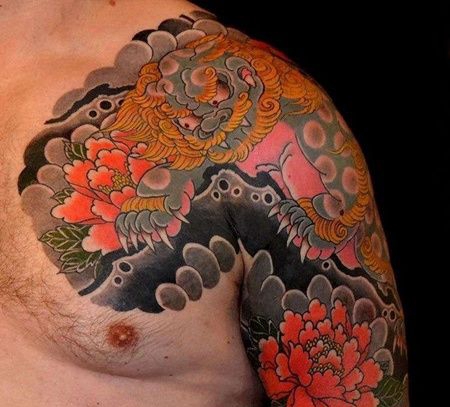 新传统大臂前胸牡丹唐狮纹身图案