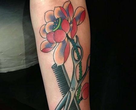 New School小臂荷花剪刀梳子纹身图案