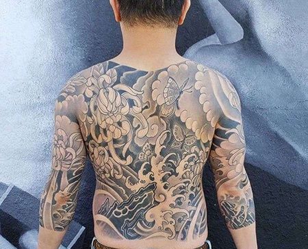 日式后背菊花海浪纹身图案