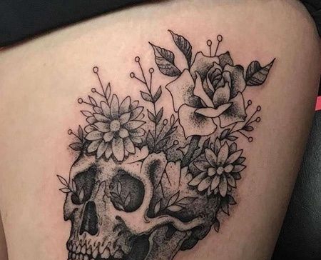 点刺大腿骷髅花卉纹身图案