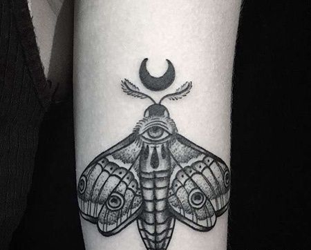 Old School大臂蛾子纹身图案