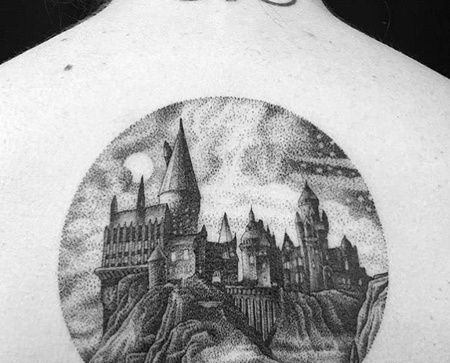 点刺后背建筑纹身图案