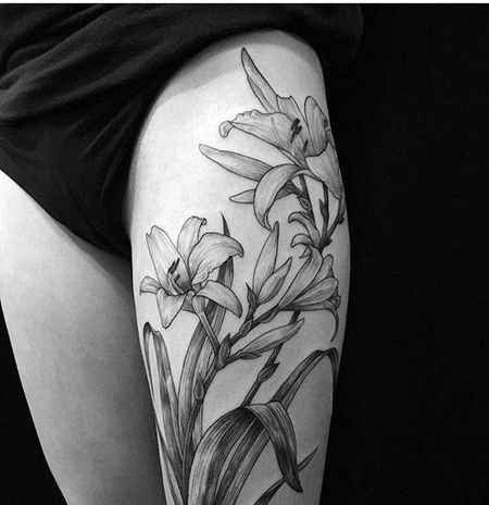 点线大腿百合纹身图案