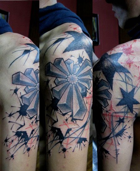 手臂抽象花朵纹身图案