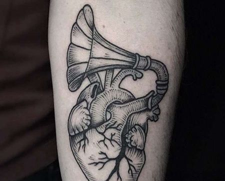 Old School小臂心脏喇叭纹身图案