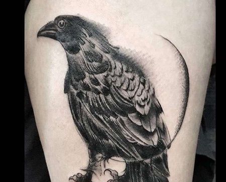 写实大腿乌鸦纹身图案
