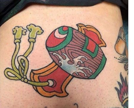 日式大腿拨浪鼓纹身图案