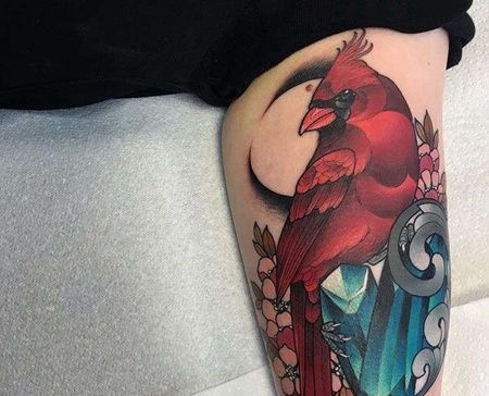 New School大臂鹦鹉宝石纹身图案