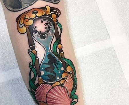 New School小腿沙漏纹身图案