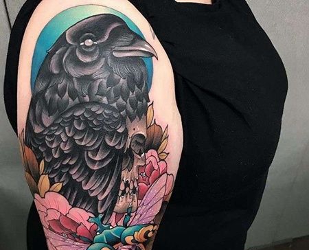 New School大臂乌鸦纹身图案