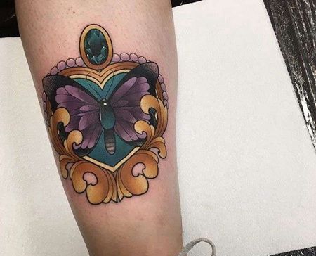 New School小腿蝴蝶纹身图案