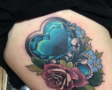 New School大腿宝石玫瑰纹身图案