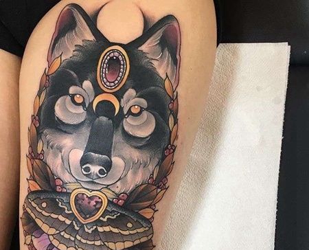 New School大腿狼蛾子牡丹纹身图案