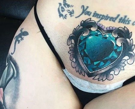 New School腹部宝石纹身图案
