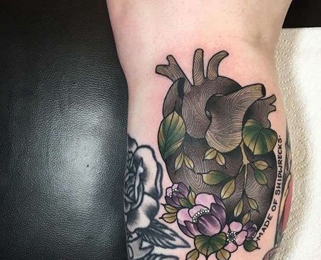 New School小腿心脏纹身图案