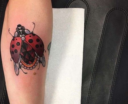 New School小臂七星瓢虫纹身图案