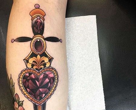 New School小腿匕首心宝石纹身图案