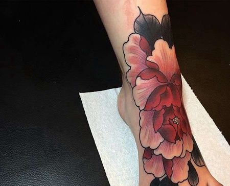 新传统脚背牡丹纹身图案