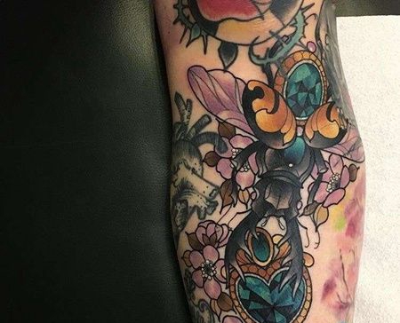 New School小腿宝石甲虫纹身图案