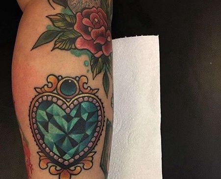 New School小腿心宝石纹身图案