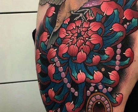 New School大臂菊花纹身图案