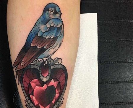 New School小腿鸟心宝石纹身图案