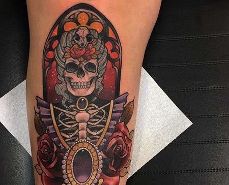 New School大腿骷髅玫瑰宝石纹身图案