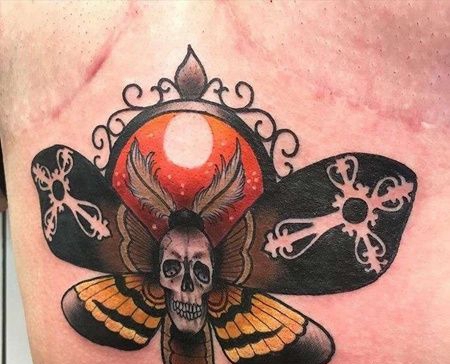 New School腹部蛾子纹身图案