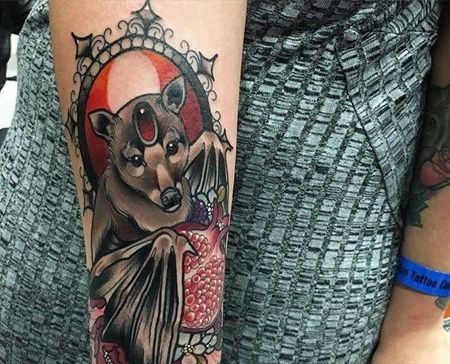 New School小臂蝙蝠石榴纹身图案