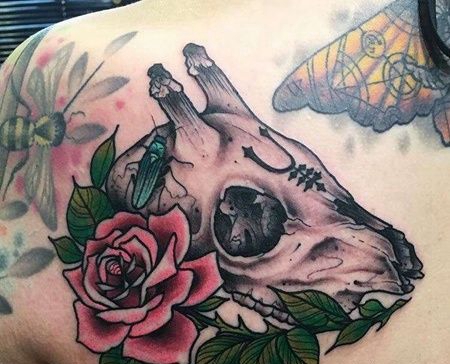 New School后肩玫瑰骷髅纹身图案