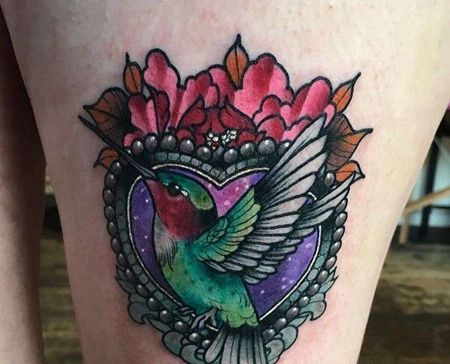 New School大腿心蜂鸟牡丹纹身图案