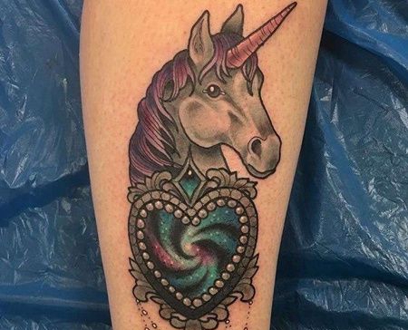 New School小腿独角兽心纹身图案