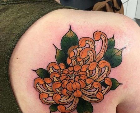 新传统后颈菊花纹身图案