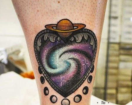 New School小腿心星空纹身图案