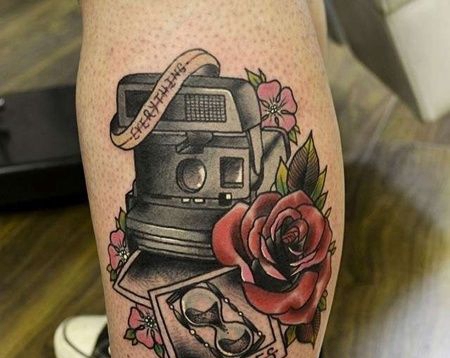 New School小腿相机玫瑰纹身图案