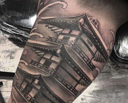 新传统大臂建筑纹身图案