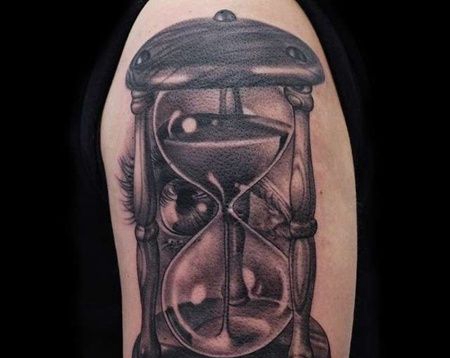 写实大臂沙漏纹身图案