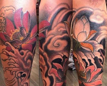 新传统小腿荷花纹身图案