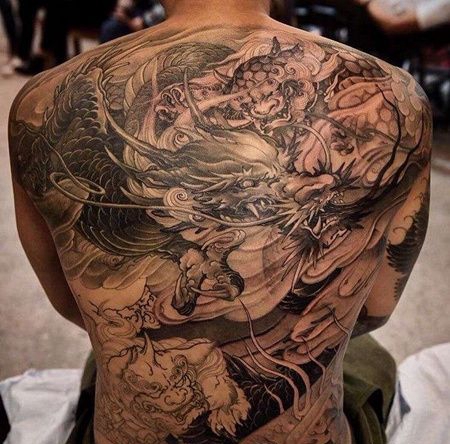 新传统后背唐狮龙纹身图案