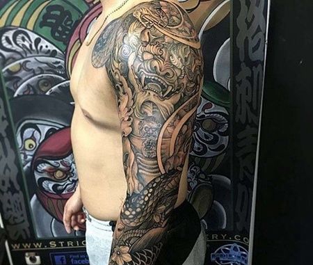 新传统胳膊唐狮蛇纹身图案