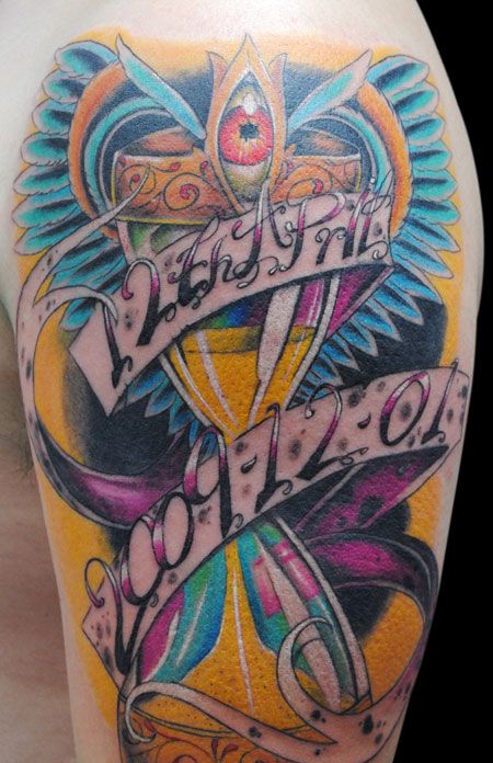 手臂oldschool沙漏纹身图案