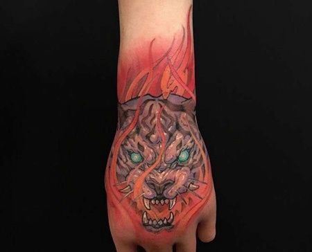 New School手背老虎纹身图案