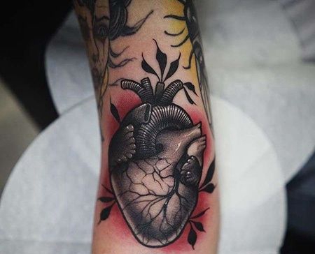 New School小臂心脏纹身图案