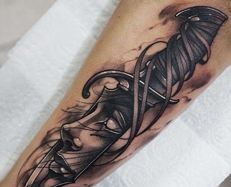 New School小臂匕首女人纹身图案