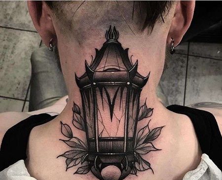 New School后颈灯笼纹身图案