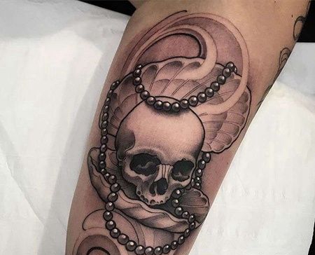 新传统大臂骷髅贝壳念珠纹身图案