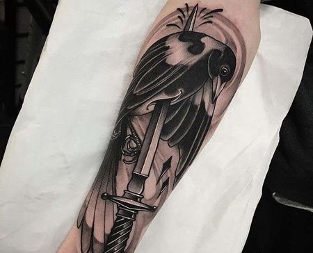 New School小臂匕首乌鸦纹身图案