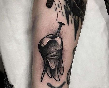 新传统小臂牙齿纹身图案