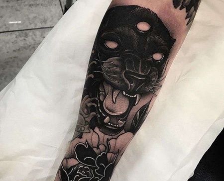 New School小臂黑豹牡丹纹身图案