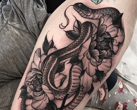 New School小腿蛇牡丹纹身图案